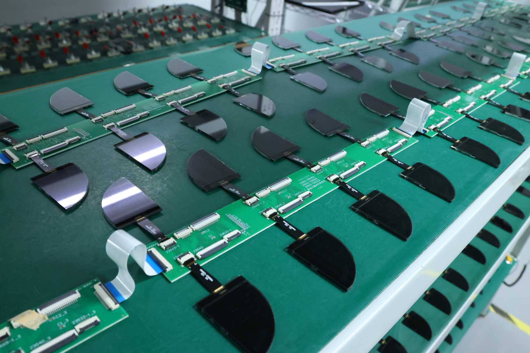 Įvairių pramonės šakų ekrano technologijų integravimas skatina šimtų milijardų dolerių rinką, Kinijos LCD gamintojai lenktyniauja siekdami pasinaudoti pritaikymo keliu